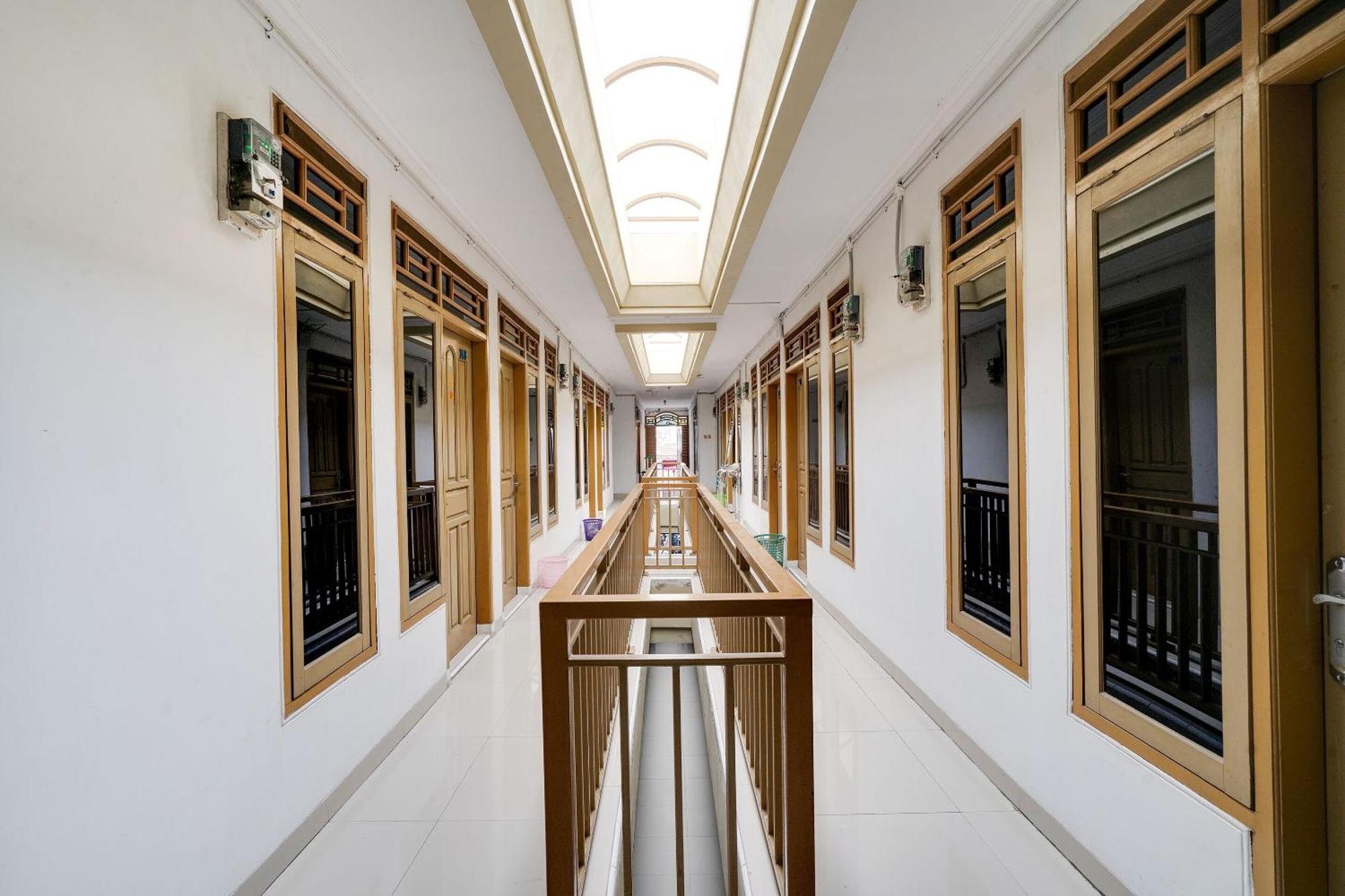 Oyo Life 91994 Sawerigading Jatinangor Syariah Hotel Sayang Eksteriør billede