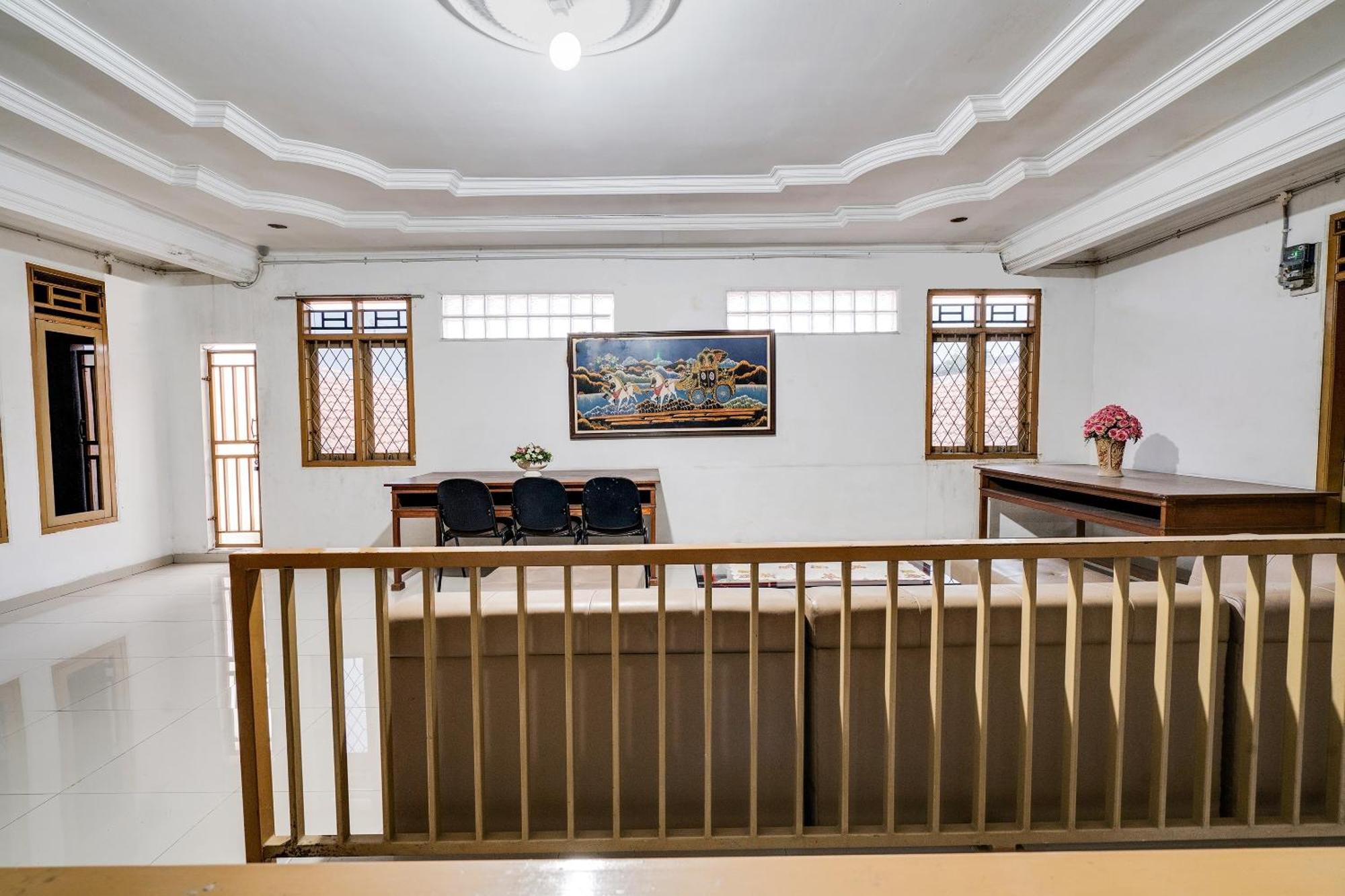 Oyo Life 91994 Sawerigading Jatinangor Syariah Hotel Sayang Eksteriør billede