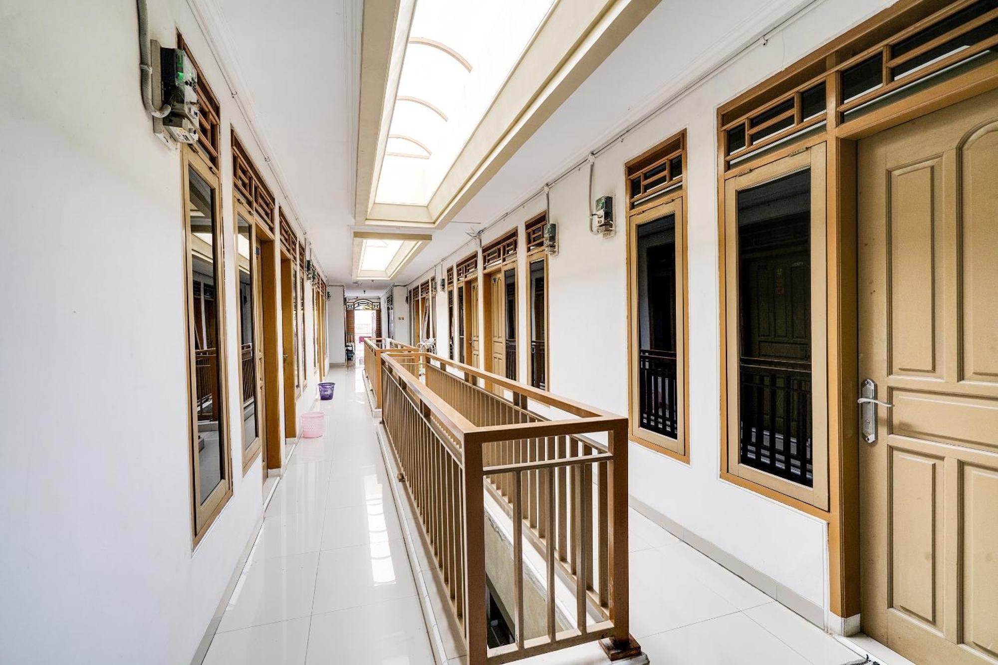 Oyo Life 91994 Sawerigading Jatinangor Syariah Hotel Sayang Eksteriør billede