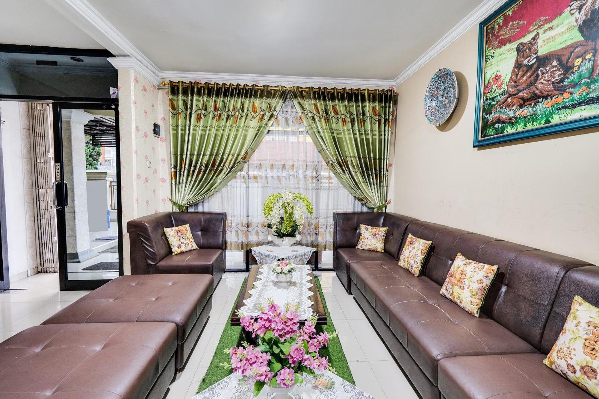 Oyo Life 91994 Sawerigading Jatinangor Syariah Hotel Sayang Eksteriør billede