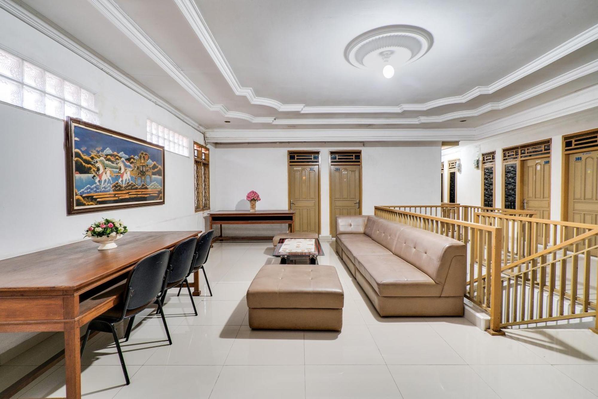 Oyo Life 91994 Sawerigading Jatinangor Syariah Hotel Sayang Eksteriør billede