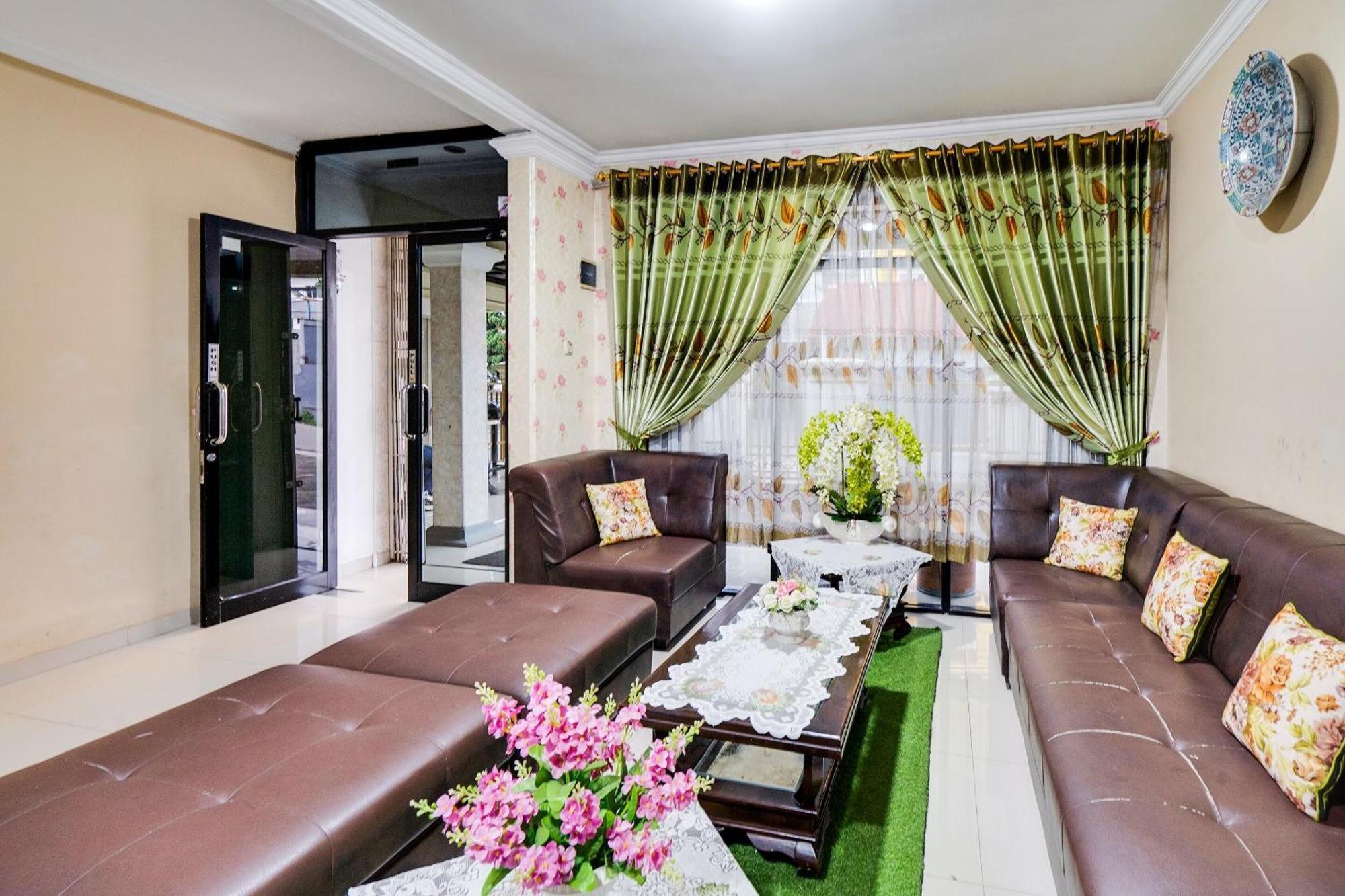 Oyo Life 91994 Sawerigading Jatinangor Syariah Hotel Sayang Eksteriør billede